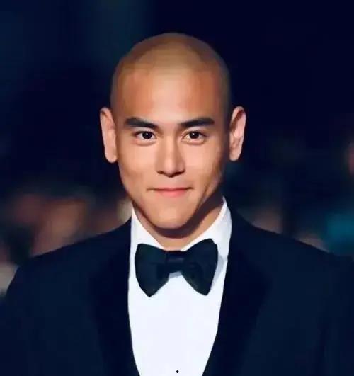 香港光头明星网红,揭秘香港光头明星网红的时尚魅力与人气传奇”