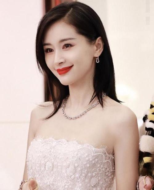 女明星网红的照片高清,揭秘女明星网红的绝美瞬间