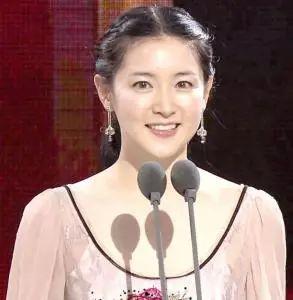富人明星网红圈,揭秘富人明星网红圈的奢华生活