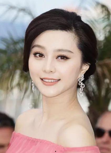 明星网红英文怎么写好看,Captivating Celebrities and Influencers: A Glimpse into the Glamour of the Star-Studded Social Media World