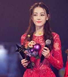 女明星网红裙子,女明星网红裙装秀，演绎潮流风采